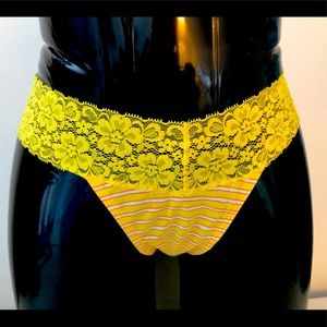 🦋NEW VTG Victoria’s Secret Pink Cotton Thong - M